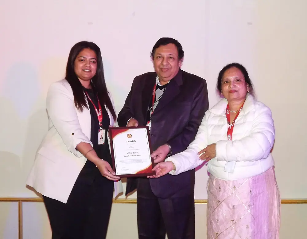 prerna gupta receiving award for management